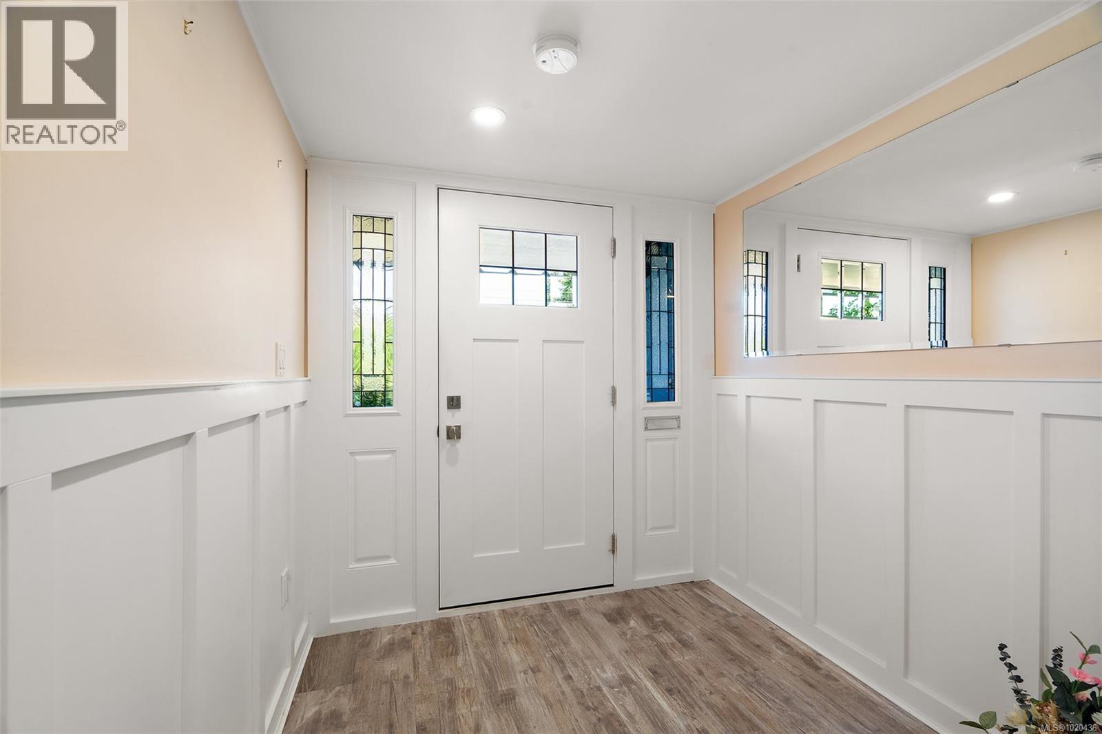 1563 Kenmore Rd, Saanich, British Columbia  V8N 2E2 - Photo 2 - 1020436