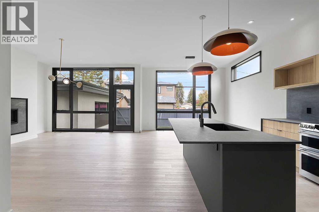 3a Willow Crescent Sw, Calgary, Alberta  T3C 3B8 - Photo 4 - A2224969