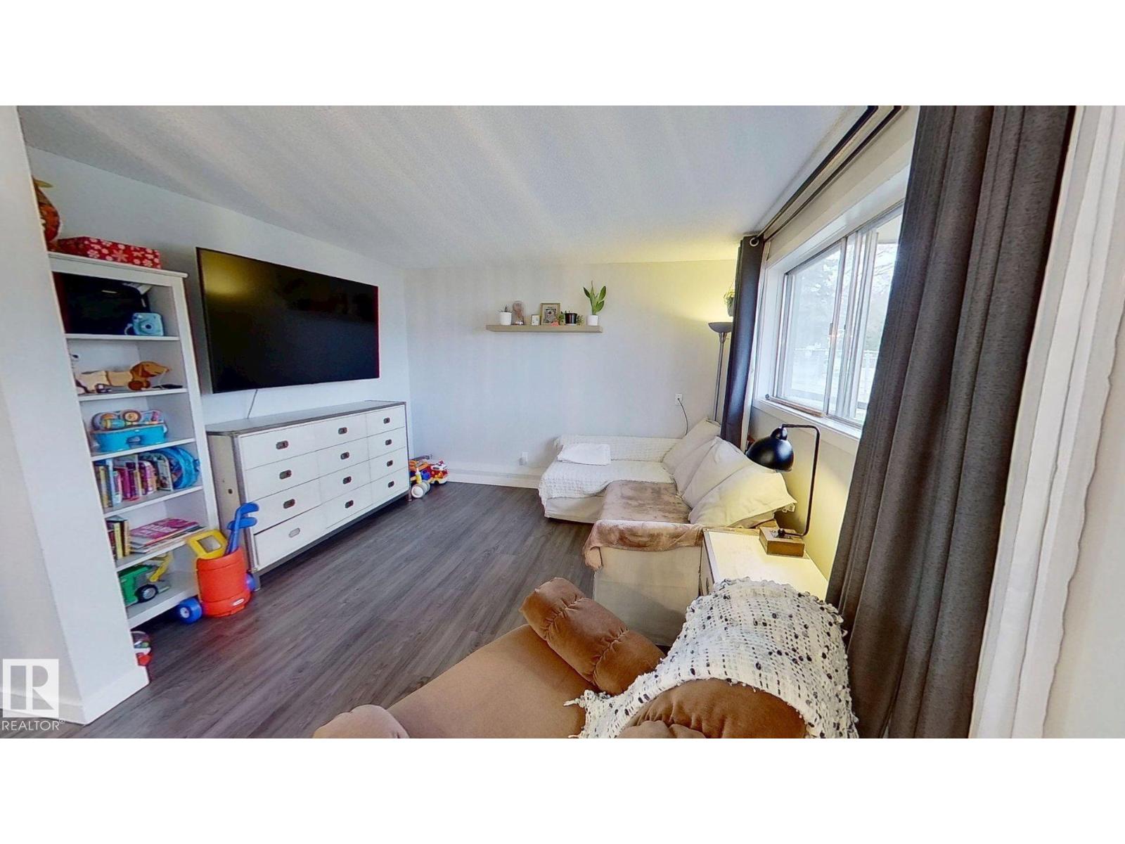 15930 109 Av Nw, Edmonton, Alberta  T5P 1B7 - Photo 2 - E4465653