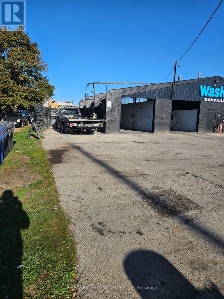 Lot 1 - 1507 Speers Road, Oakville, Ontario L6L 2X5 - Photo 13 - W12542682