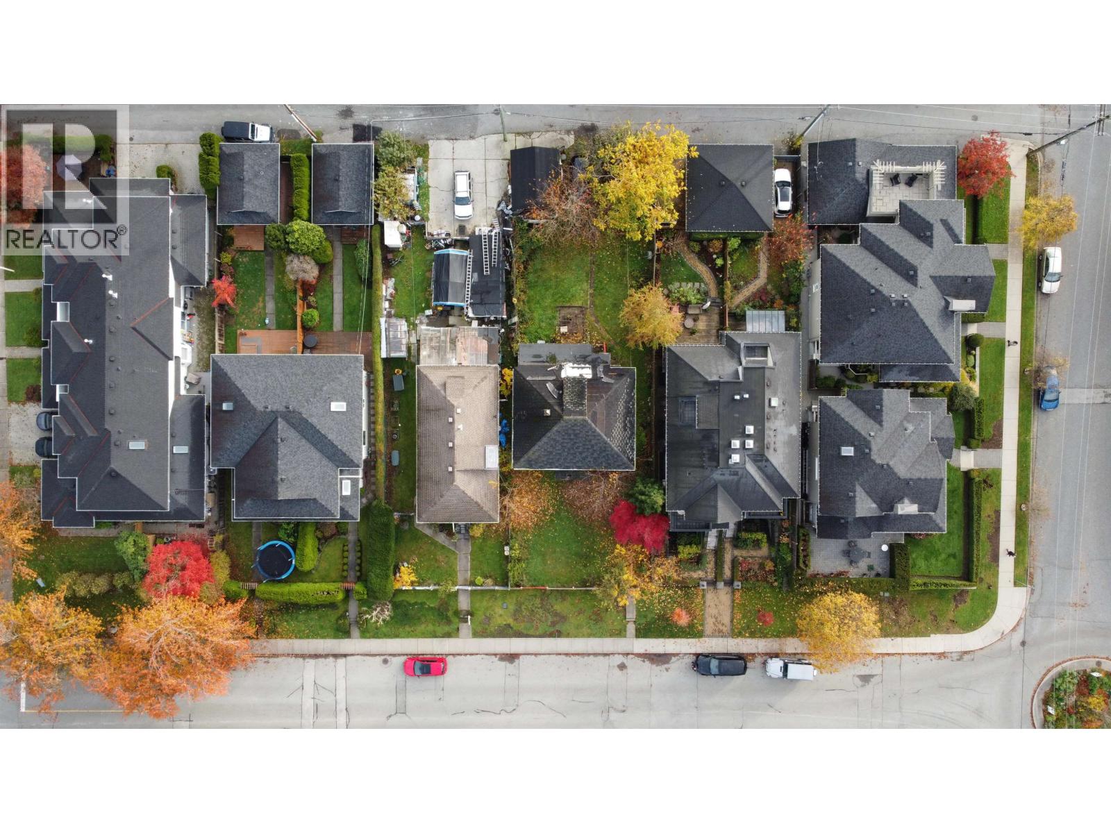 1628-1632 Mahon Avenue, North Vancouver, British Columbia  V7M 2S8 - Photo 3 - R3067172