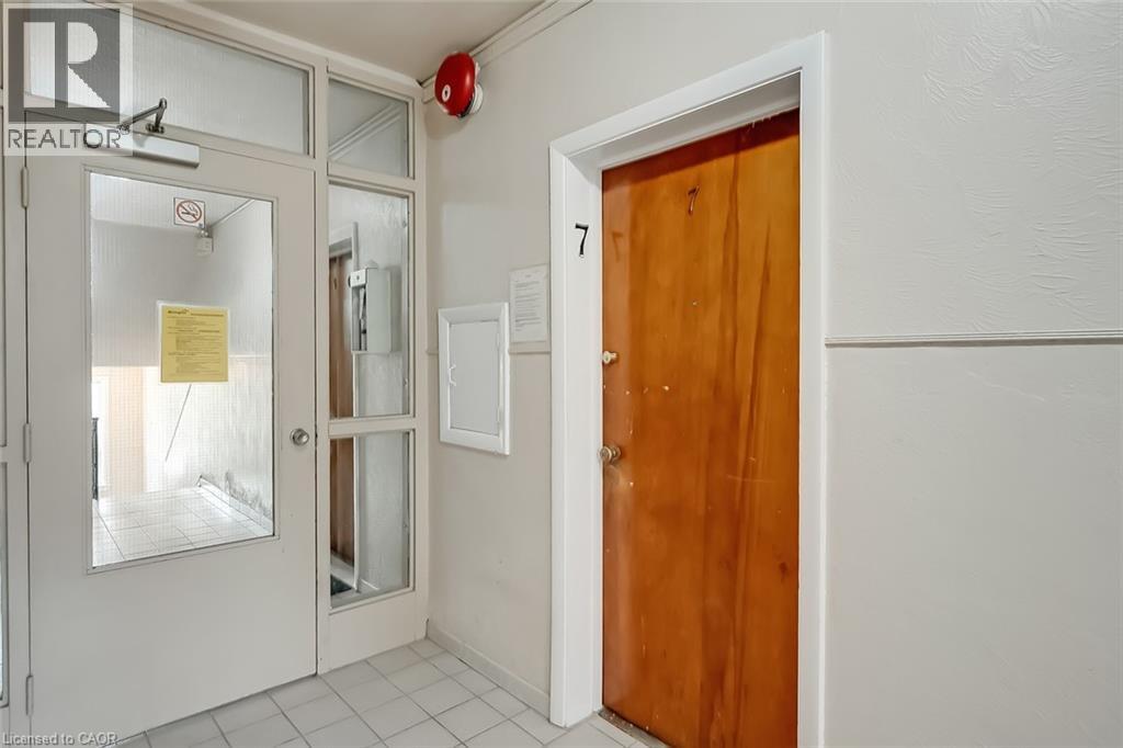 2128 Harris Crescent Unit# 7, Burlington, Ontario  L7R 1G4 - Photo 2 - 40787037