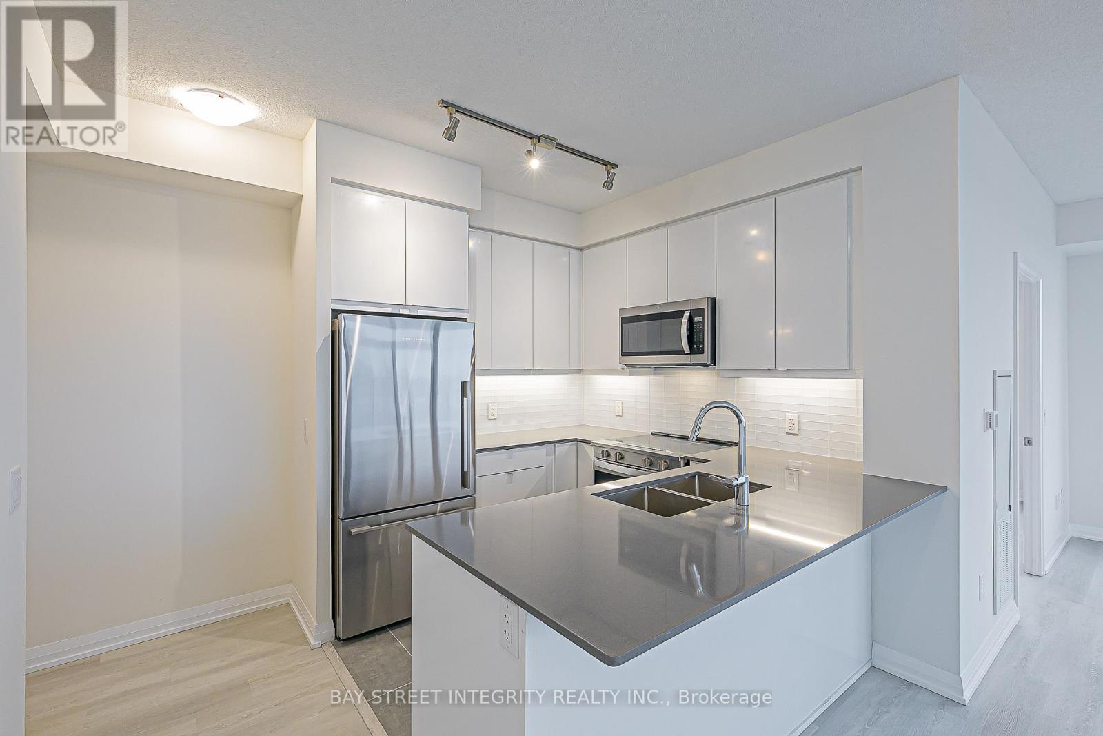 710 - 3260 Sheppard Avenue E, Toronto, Ontario  M1T 3K3 - Photo 5 - E12543226