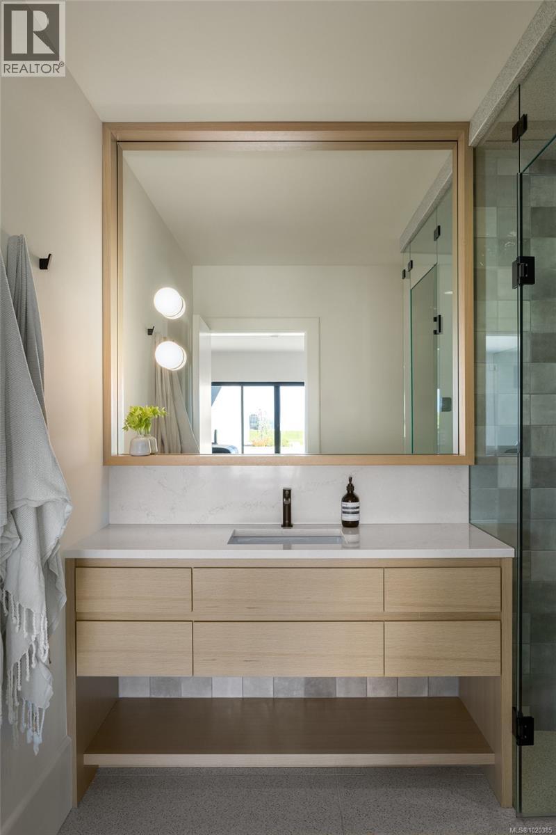 4040 White Rock St, Saanich, British Columbia  V8N 2K4 - Photo 75 - 1020385