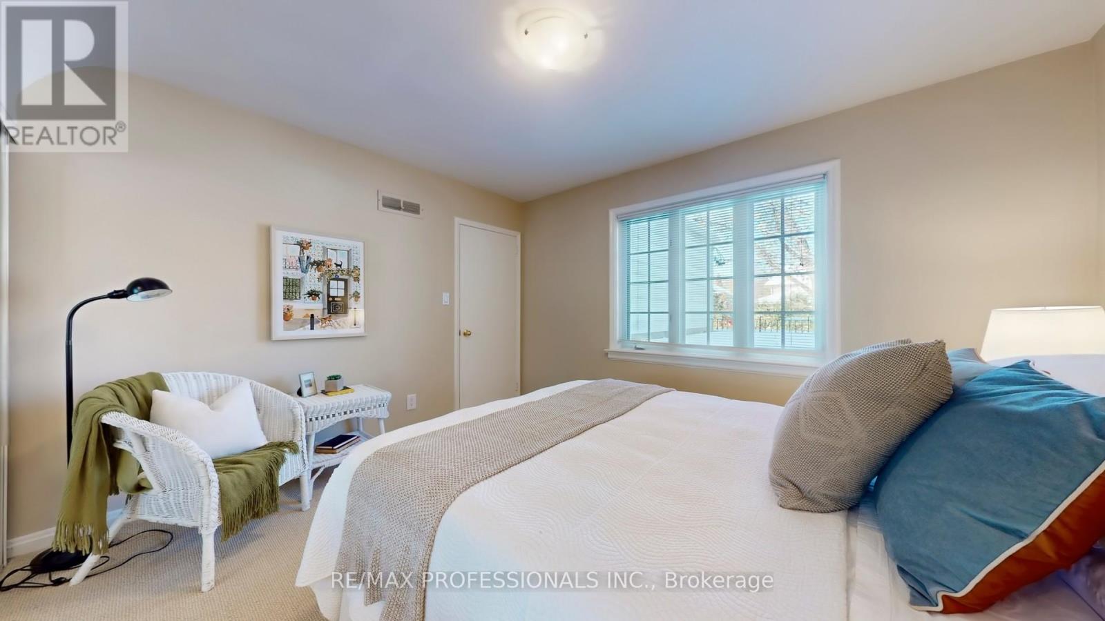 44 Robin Hood Road, Toronto, Ontario  M9A 2W8 - Photo 27 - W12542488