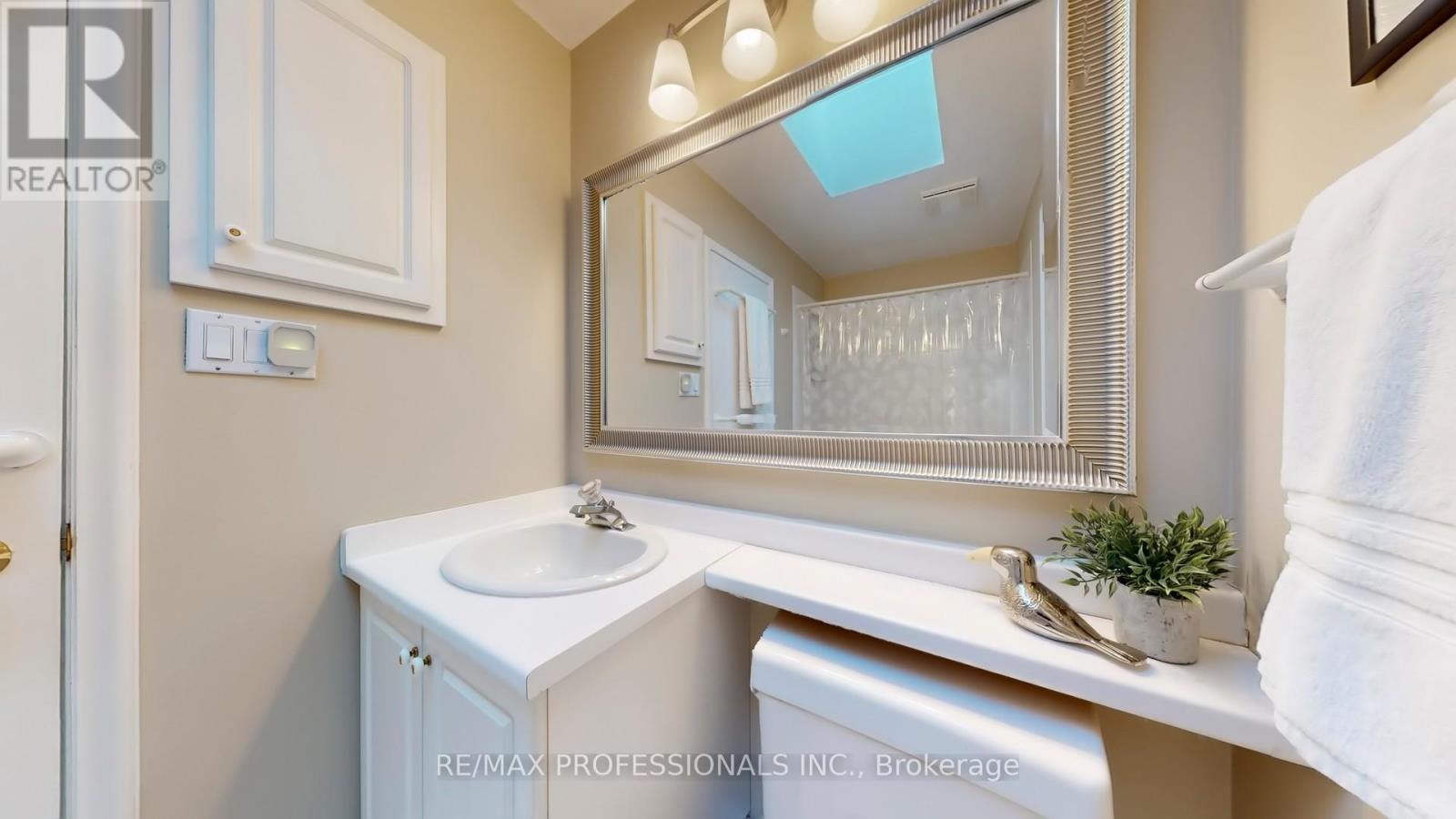 44 Robin Hood Road, Toronto, Ontario  M9A 2W8 - Photo 30 - W12542488