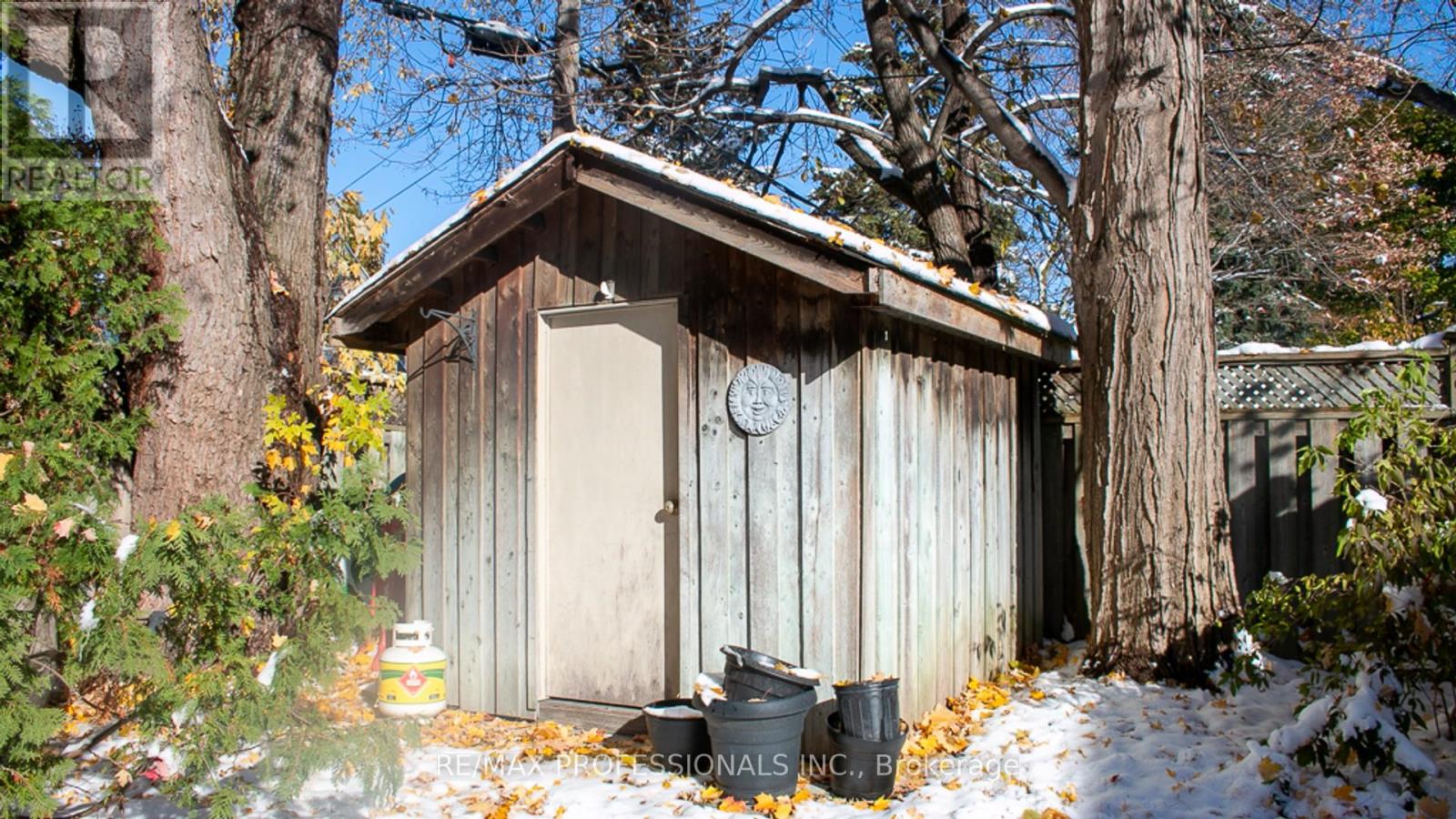 44 Robin Hood Road, Toronto, Ontario  M9A 2W8 - Photo 35 - W12542488