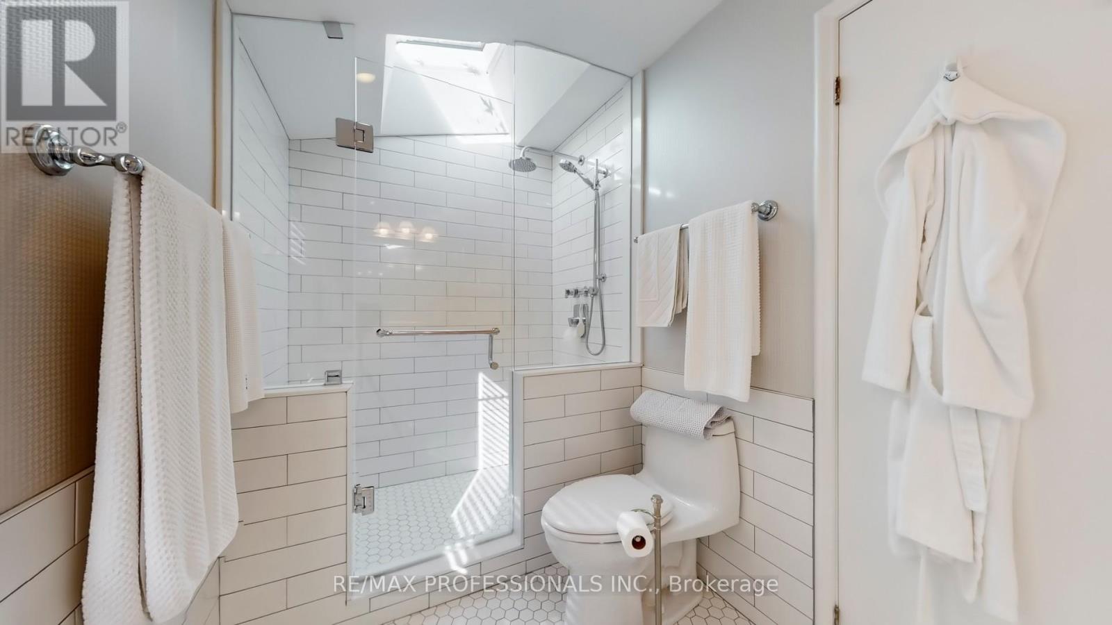 44 Robin Hood Road, Toronto, Ontario  M9A 2W8 - Photo 25 - W12542488