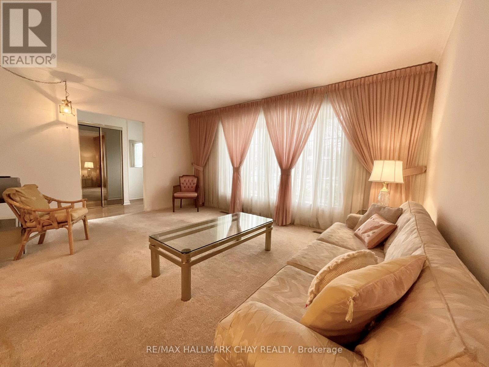 20 Earlsdale Crescent, Brampton, Ontario  L6T 3A8 - Photo 3 - W12543184