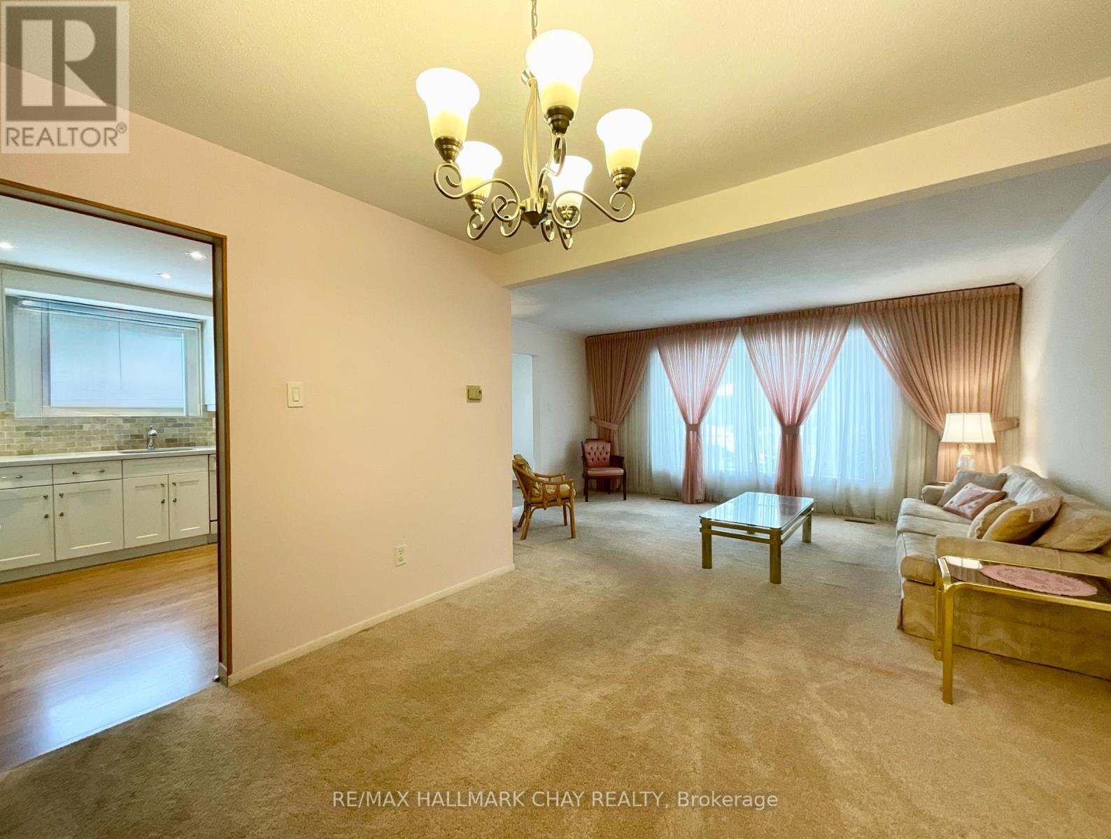 20 Earlsdale Crescent, Brampton, Ontario  L6T 3A8 - Photo 5 - W12543184