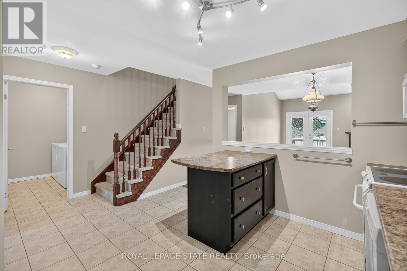 9 Manitoulin Trail, Hamilton, Ontario  L9B 2X8 - Photo 12 - X12543200