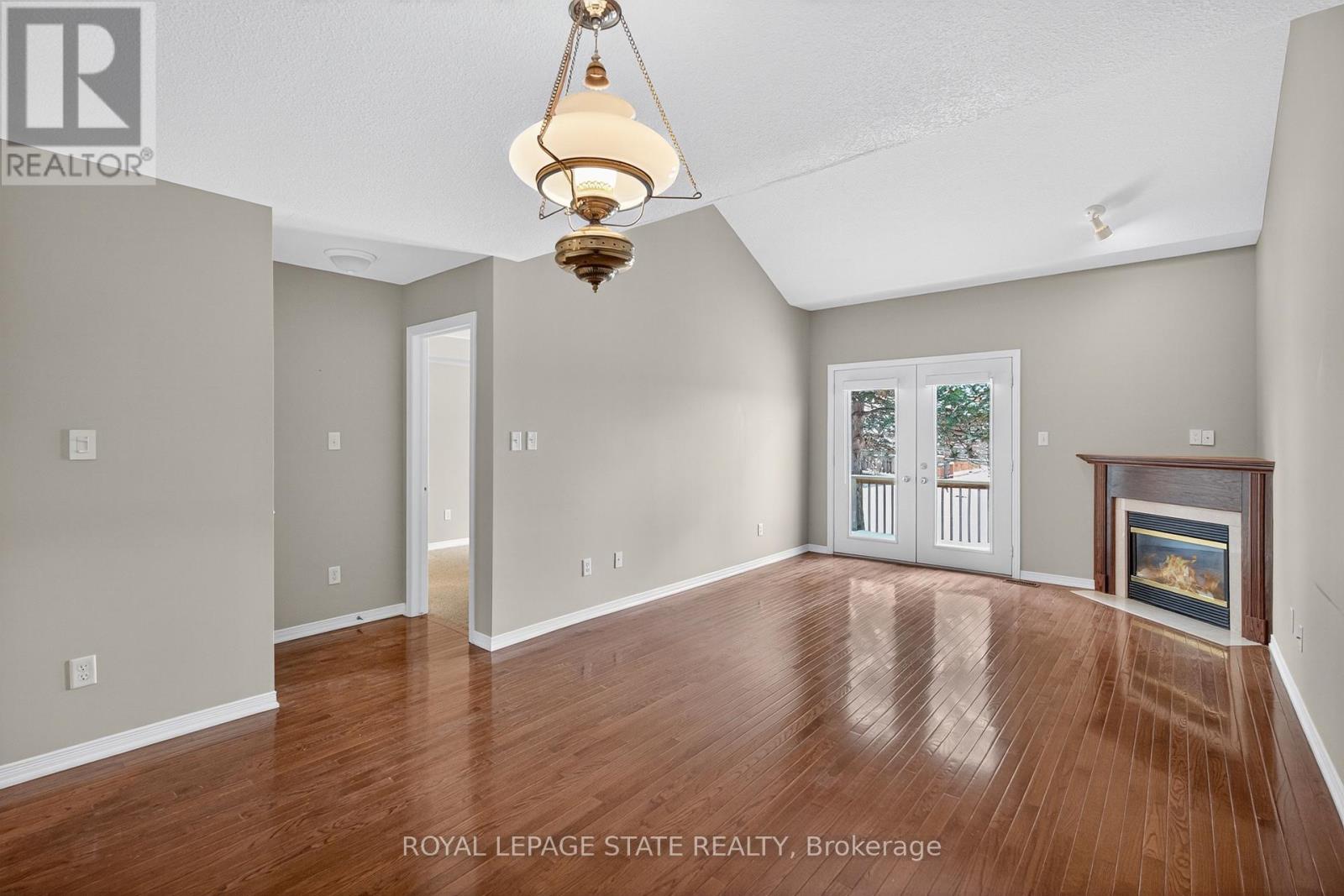 9 Manitoulin Trail, Hamilton, Ontario  L9B 2X8 - Photo 15 - X12543200