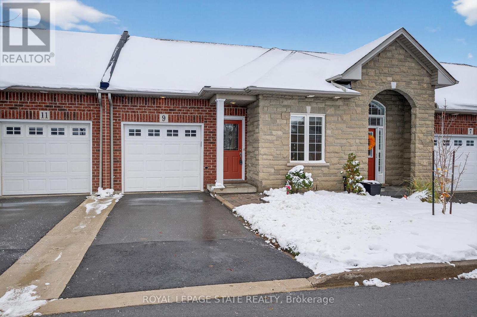 9 Manitoulin Trail, Hamilton, Ontario  L9B 2X8 - Photo 2 - X12543200