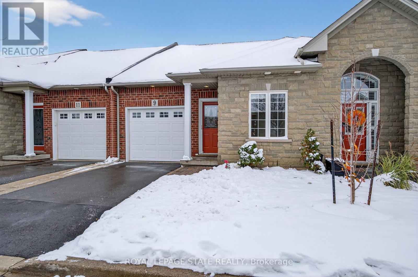 9 Manitoulin Trail, Hamilton, Ontario  L9B 2X8 - Photo 3 - X12543200