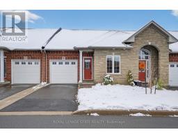 9 MANITOULIN TRAIL, Hamilton, Ontario