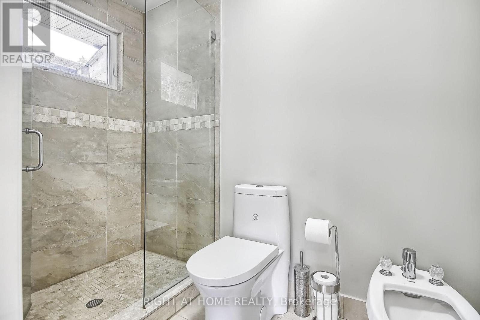 122 Elvaston Drive, Toronto, Ontario  M4A 1N6 - Photo 21 - C12519604