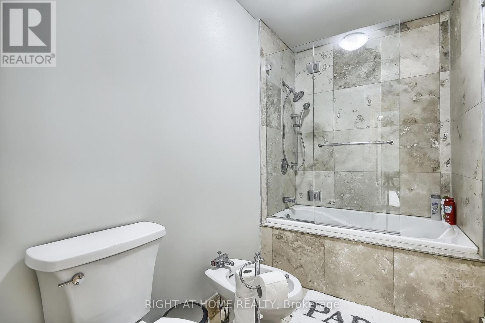 122 Elvaston Drive, Toronto, Ontario  M4A 1N6 - Photo 24 - C12519604