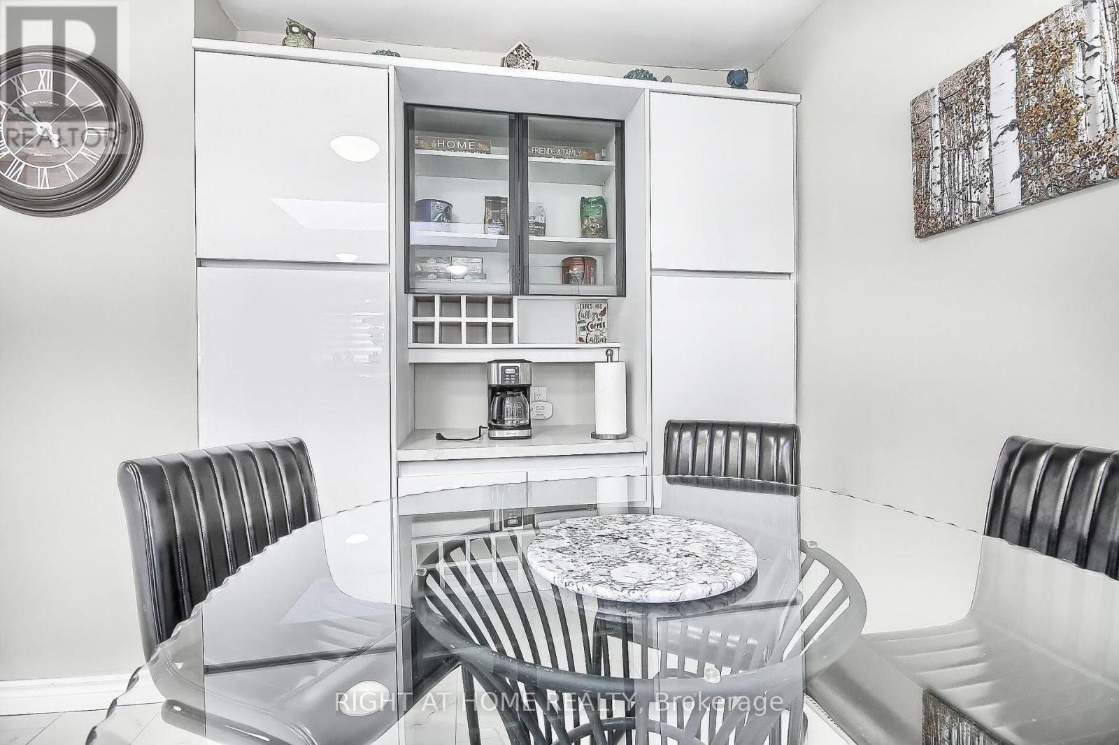 122 Elvaston Drive, Toronto, Ontario  M4A 1N6 - Photo 11 - C12519604