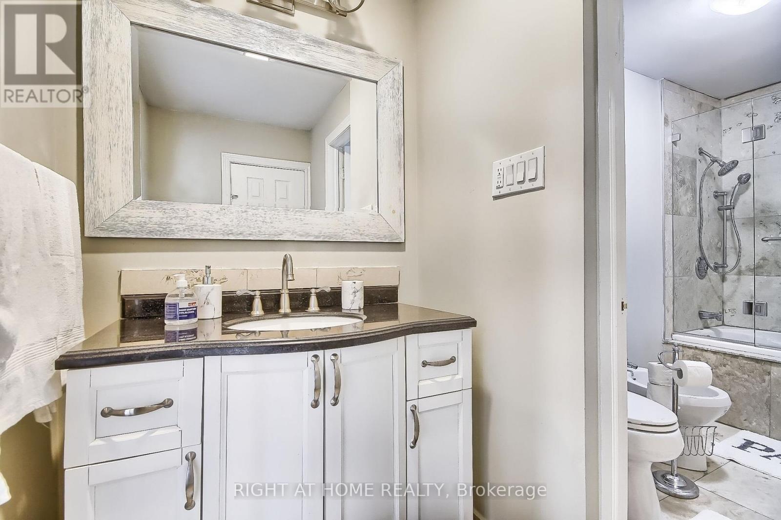 122 Elvaston Drive, Toronto, Ontario  M4A 1N6 - Photo 23 - C12519604