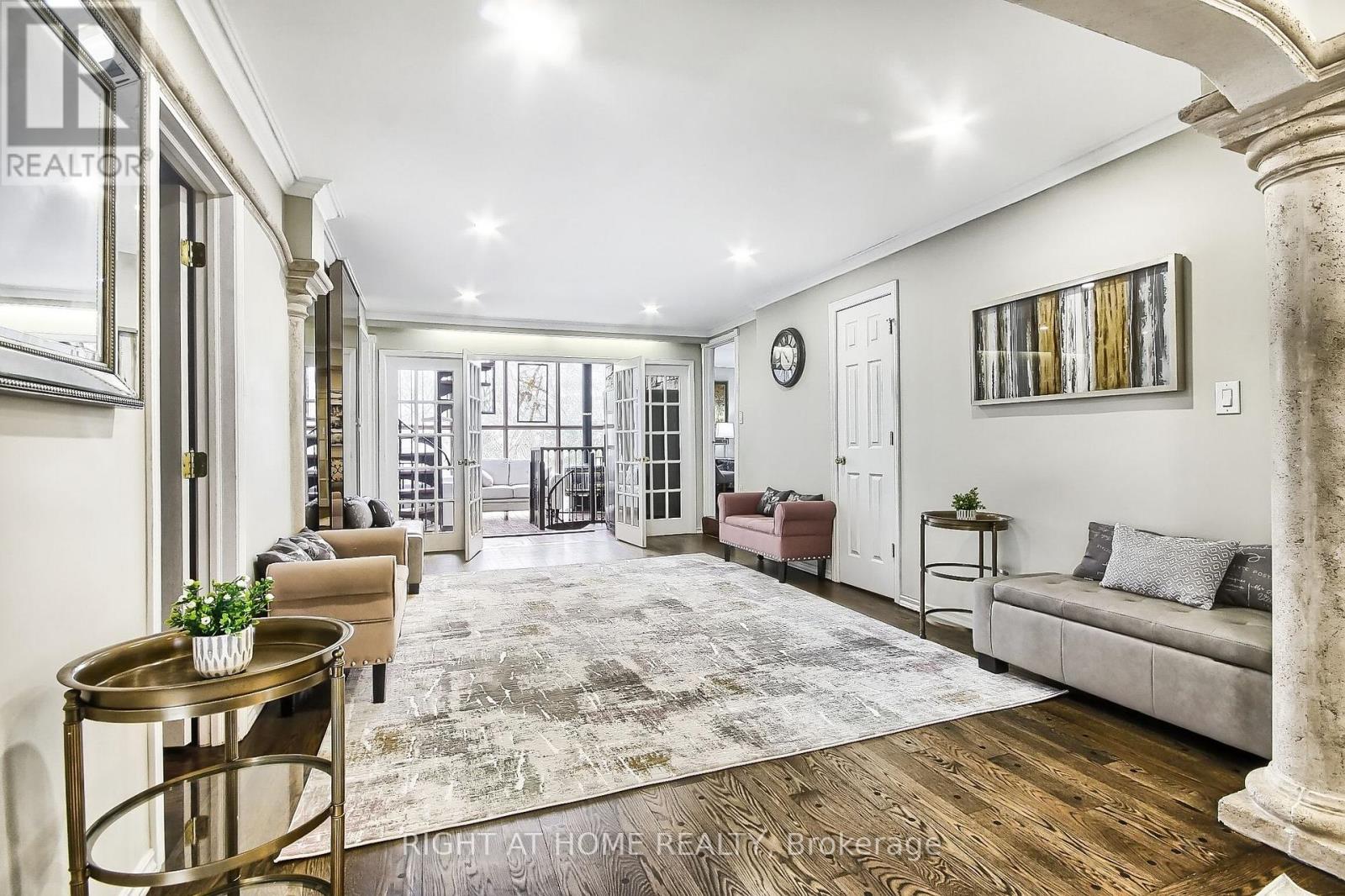 122 Elvaston Drive, Toronto, Ontario  M4A 1N6 - Photo 15 - C12519604