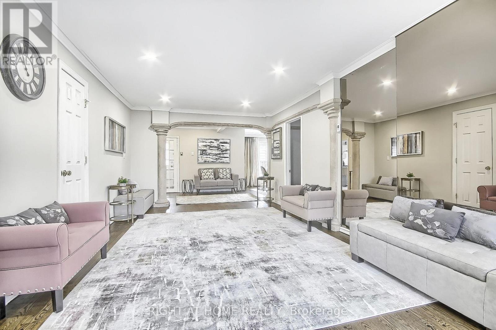 122 Elvaston Drive, Toronto, Ontario  M4A 1N6 - Photo 16 - C12519604