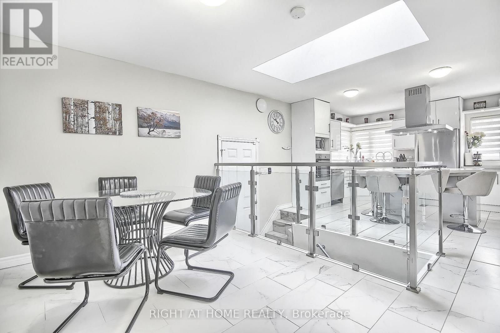 122 Elvaston Drive, Toronto, Ontario  M4A 1N6 - Photo 10 - C12519604