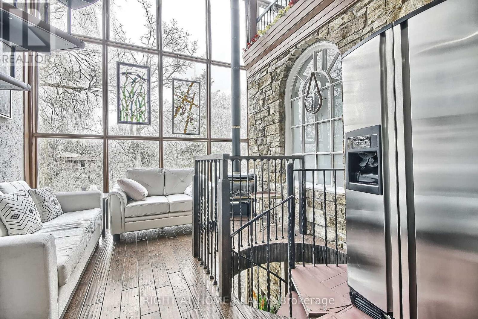 122 Elvaston Drive, Toronto, Ontario  M4A 1N6 - Photo 17 - C12519604