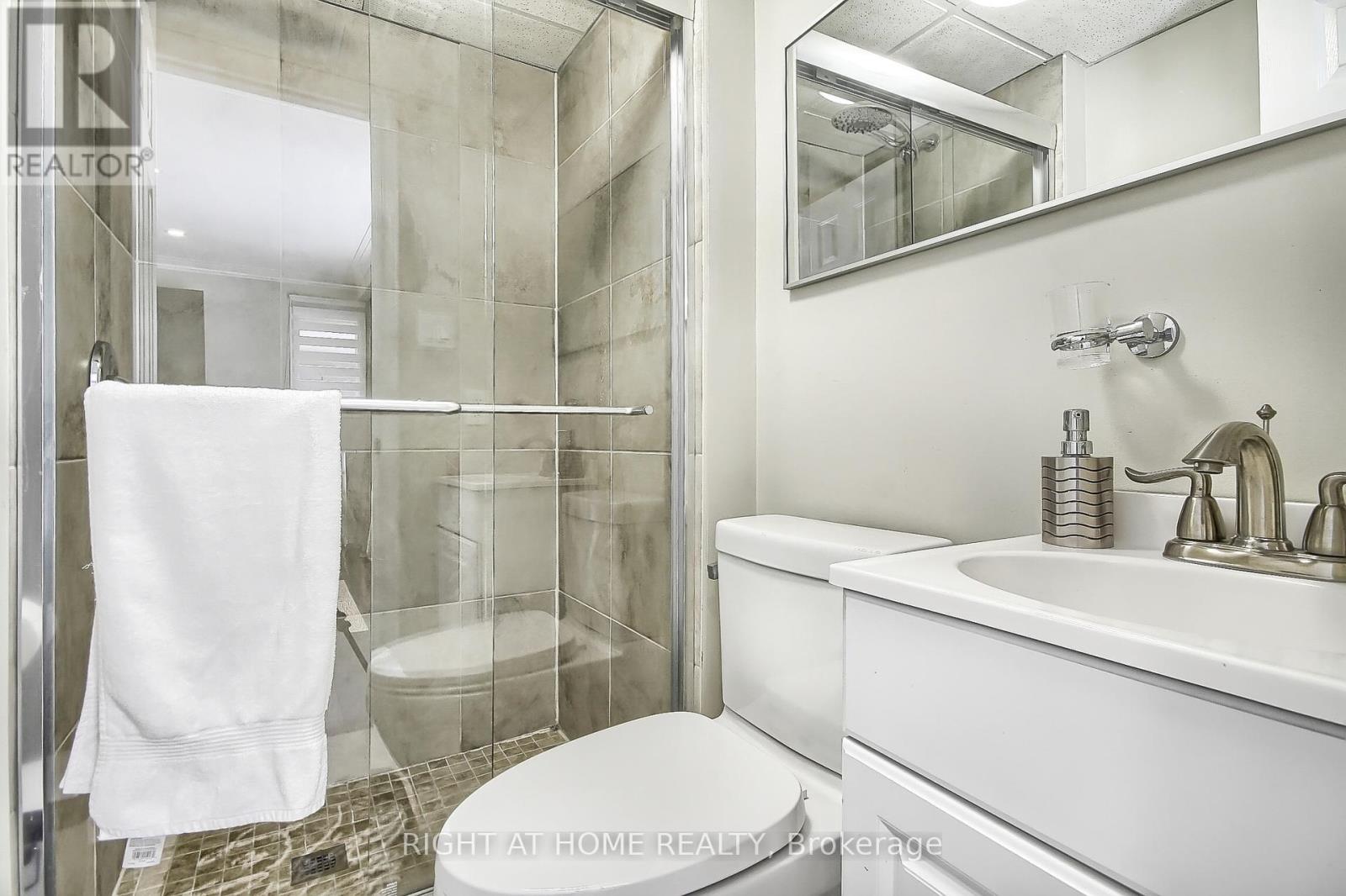 122 Elvaston Drive, Toronto, Ontario  M4A 1N6 - Photo 26 - C12519604