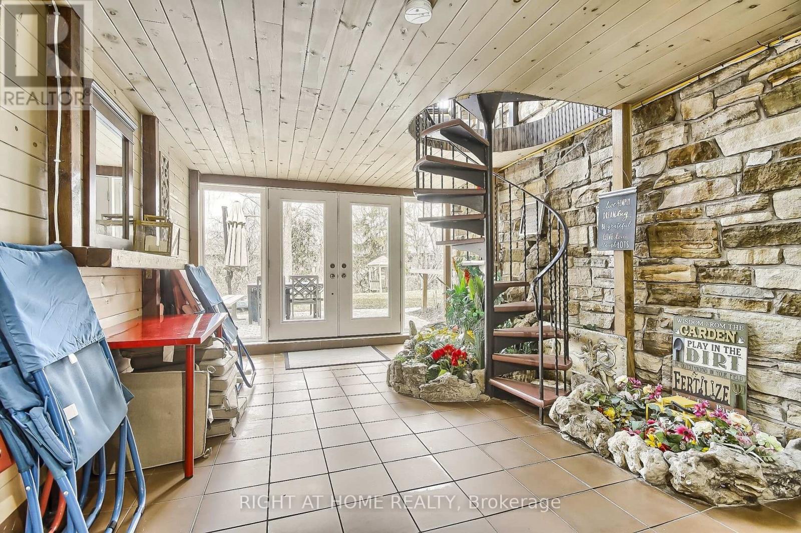 122 Elvaston Drive, Toronto, Ontario  M4A 1N6 - Photo 33 - C12519604