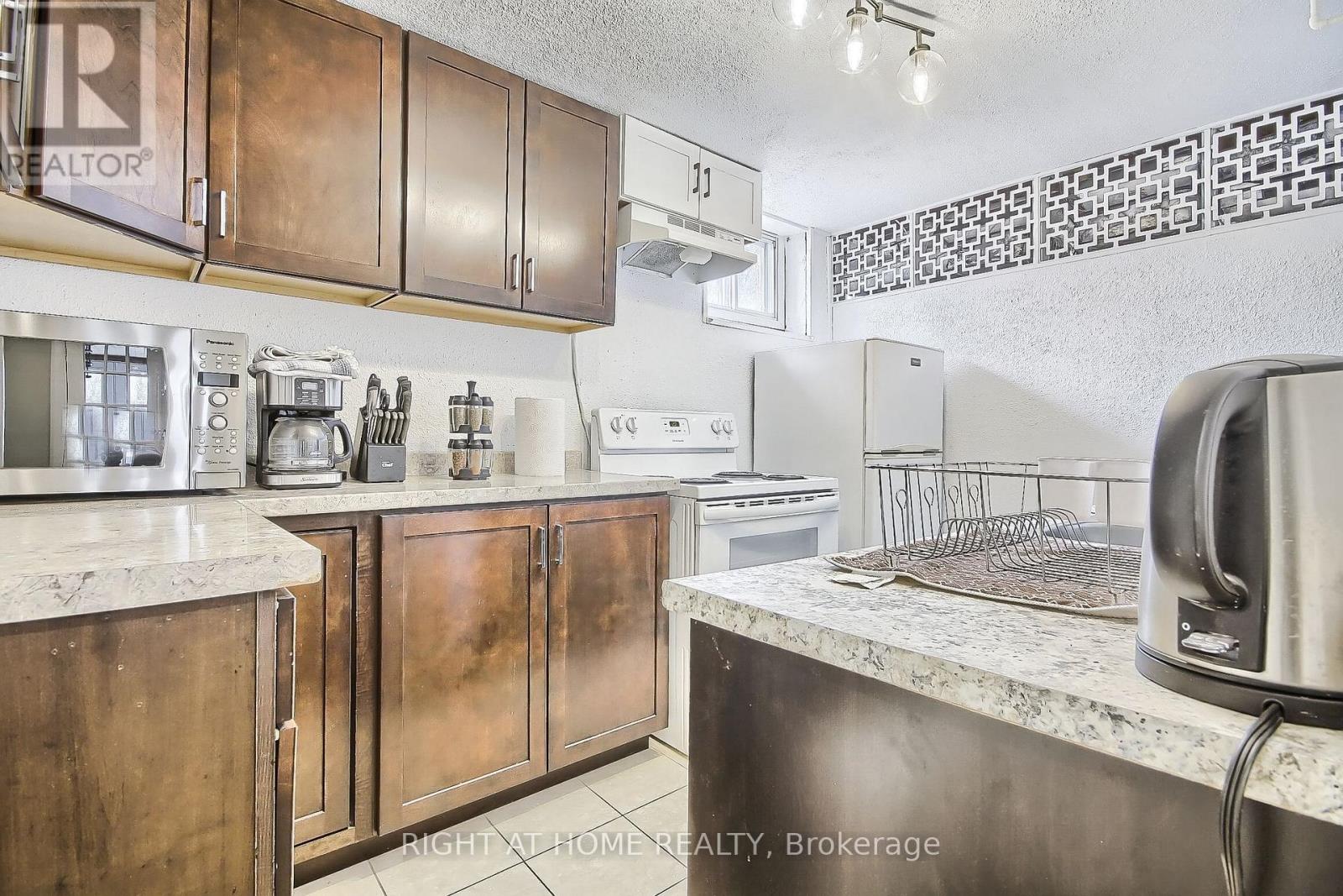 122 Elvaston Drive, Toronto, Ontario  M4A 1N6 - Photo 38 - C12519604