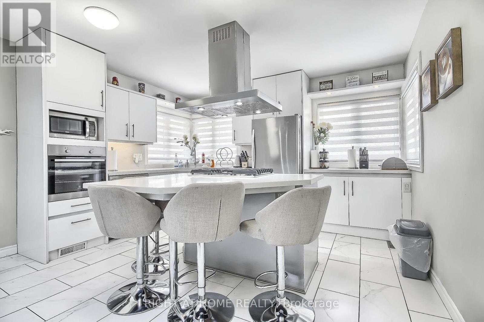 122 Elvaston Drive, Toronto, Ontario  M4A 1N6 - Photo 6 - C12519604