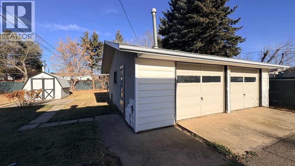 1030 15 Avenue, Wainwright, Alberta  T9W 1J8 - Photo 2 - A2270675