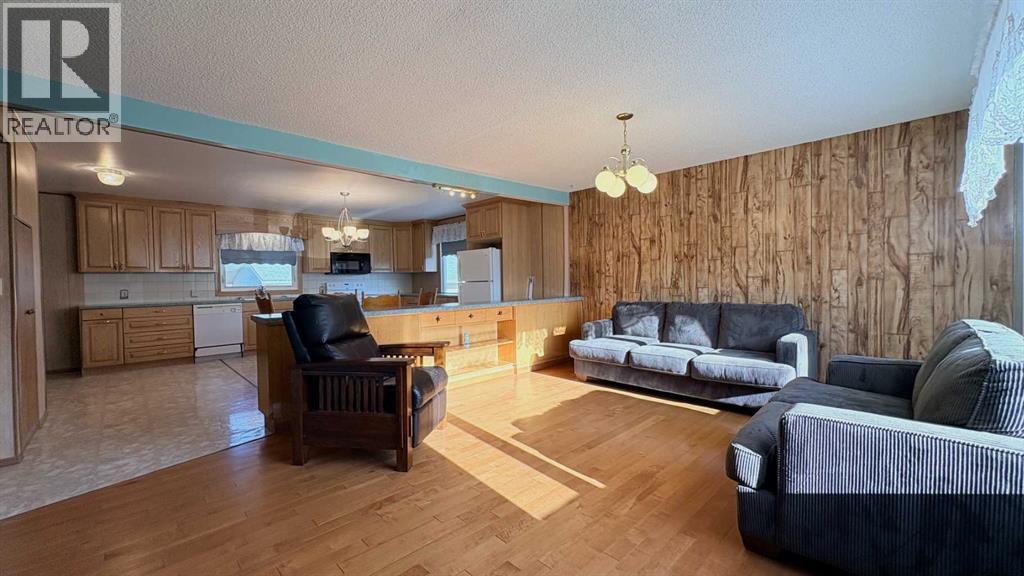 1030 15 Avenue, Wainwright, Alberta  T9W 1J8 - Photo 4 - A2270675