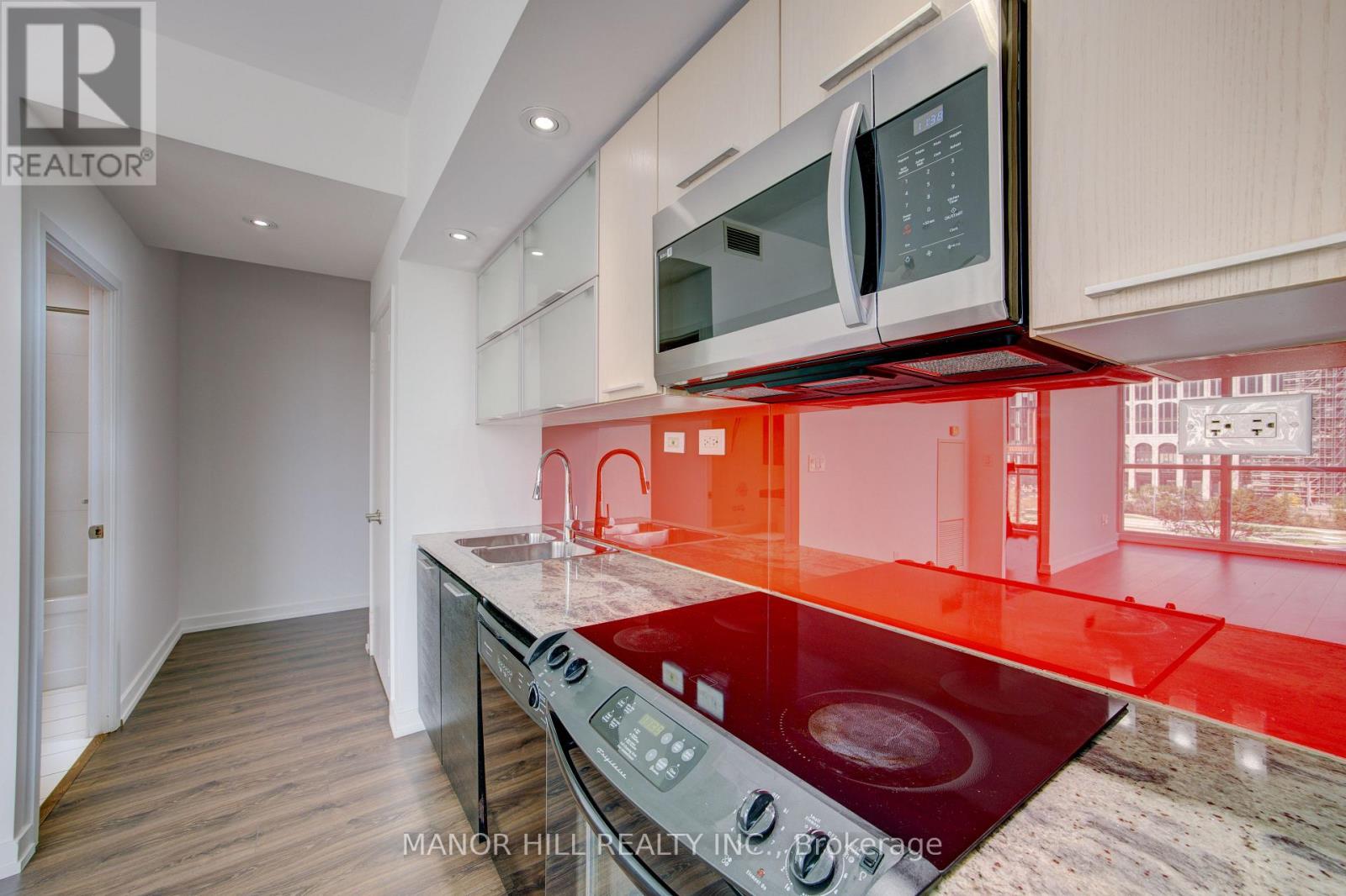 305 - 25 Capreol Court, Toronto, Ontario  M5V 3Z7 - Photo 8 - C12543346