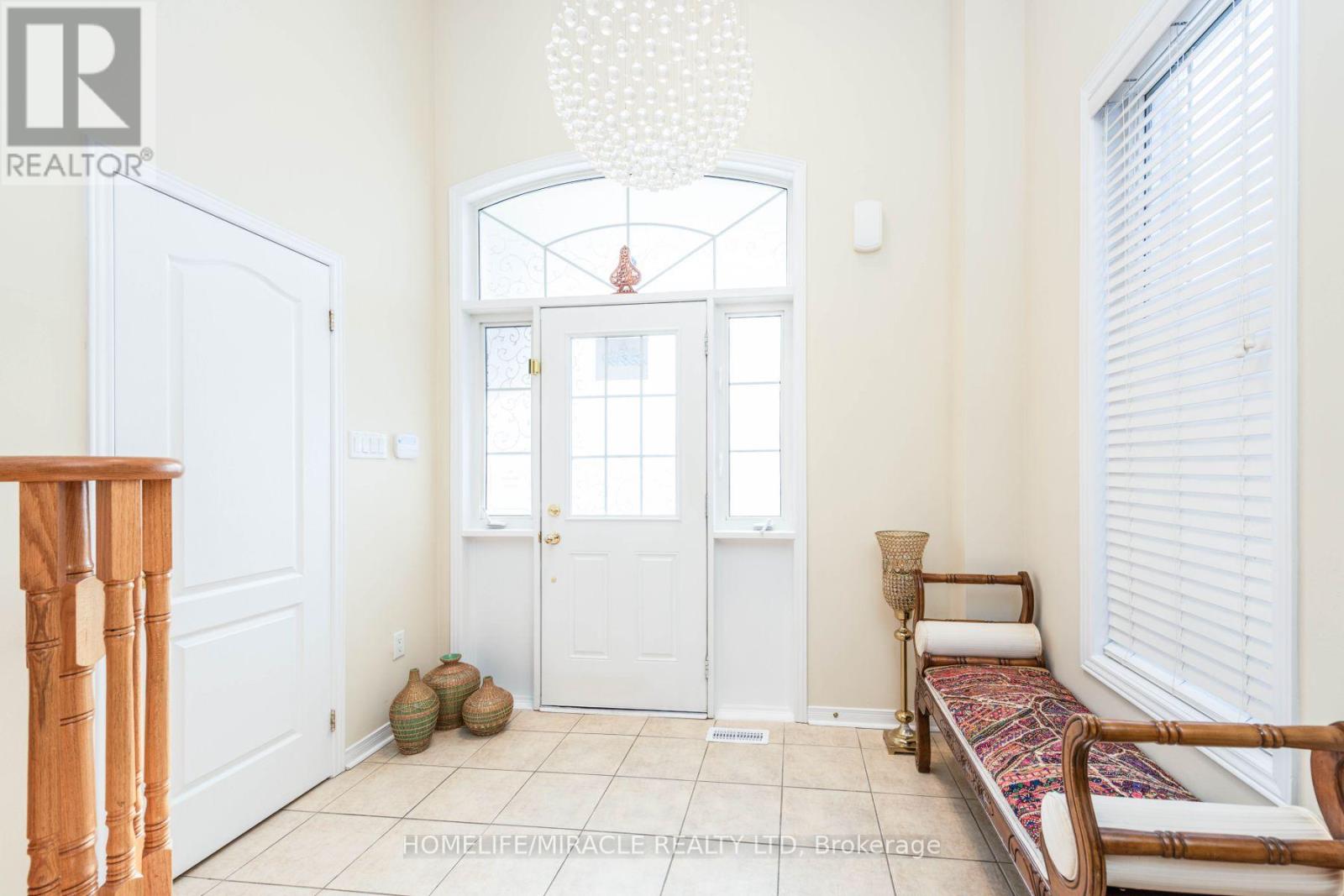 8 Solway Crescent, Ajax, Ontario  L1Z 0A7 - Photo 3 - E12543322