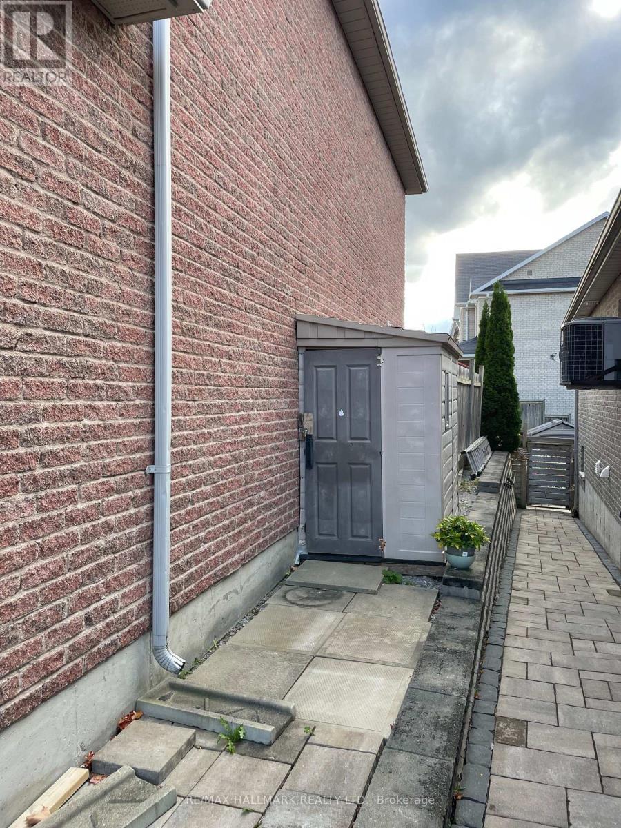 8 Glendower Crescent, Georgina, Ontario  L4P 0A5 - Photo 35 - N12509676