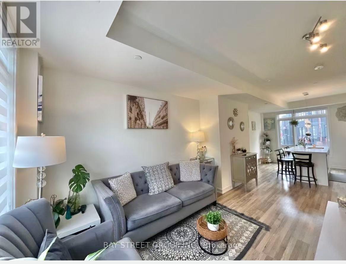 12 - 370 G Red Maple Road, Richmond Hill, Ontario L4C 5T4 - Photo 2 - N12515500