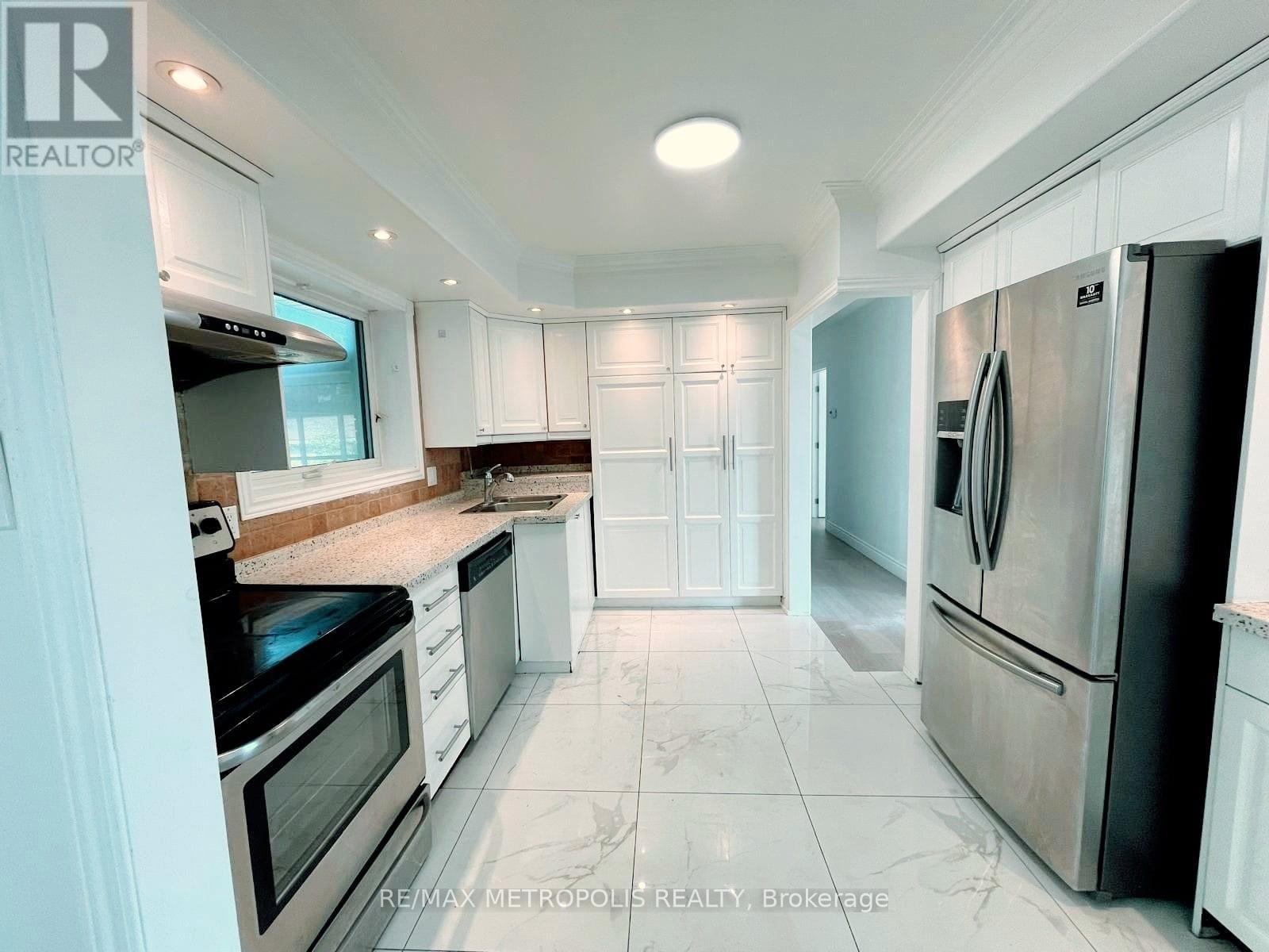 Main - 575 Third Line, Oakville, Ontario L6L 4A8 - Photo 11 - W12468003