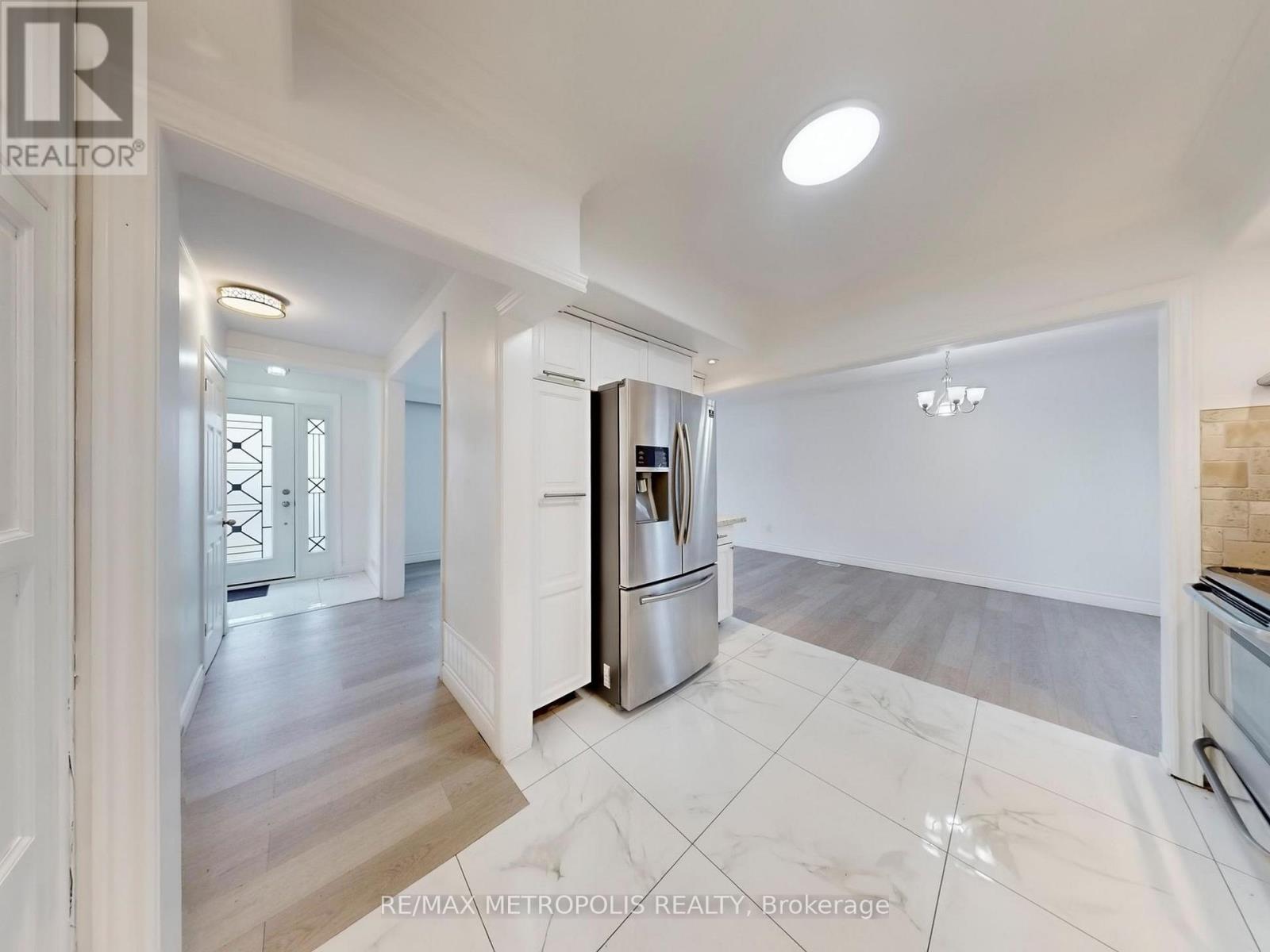 Main - 575 Third Line, Oakville, Ontario L6L 4A8 - Photo 14 - W12468003