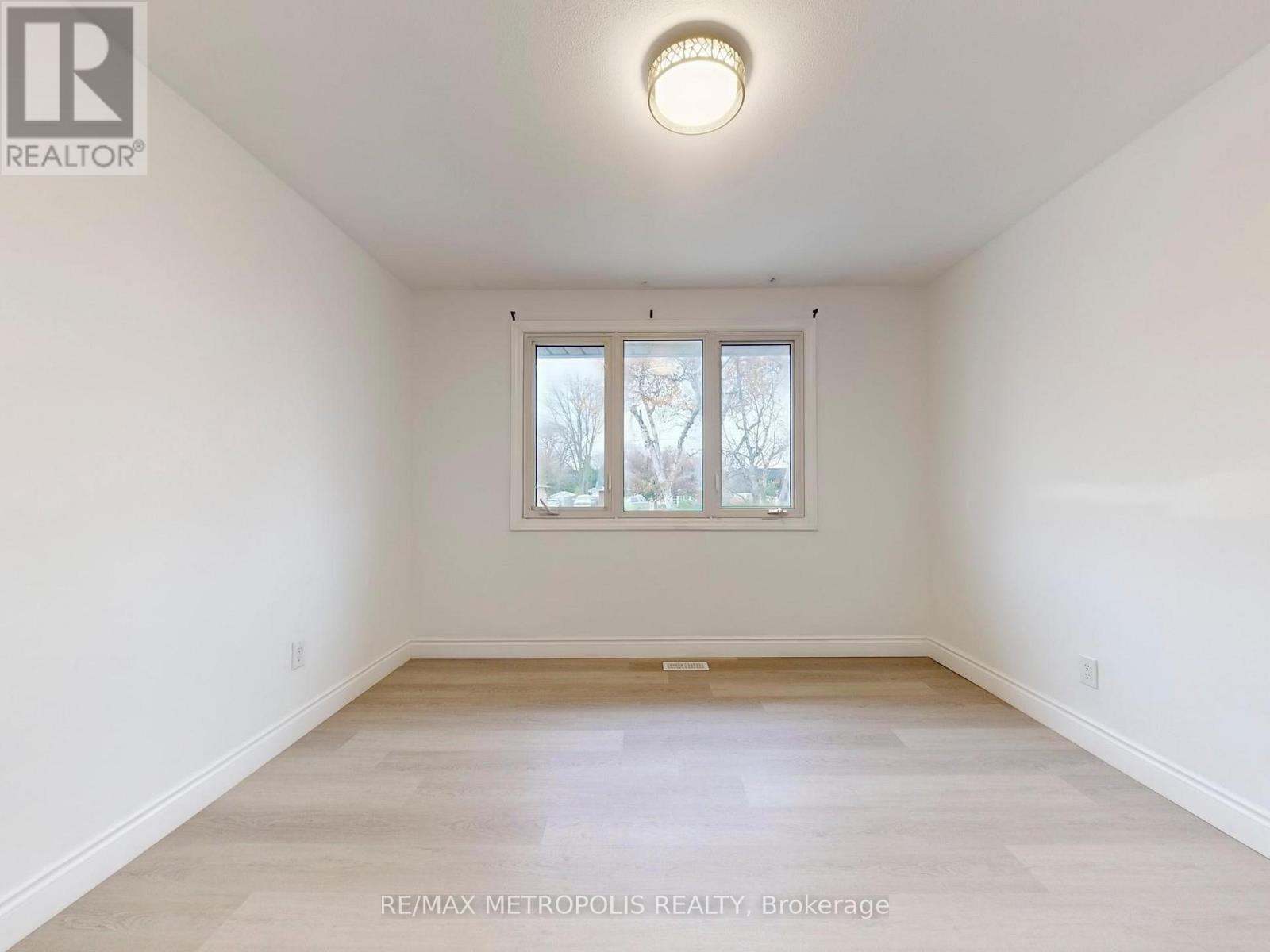 Main - 575 Third Line, Oakville, Ontario L6L 4A8 - Photo 18 - W12468003