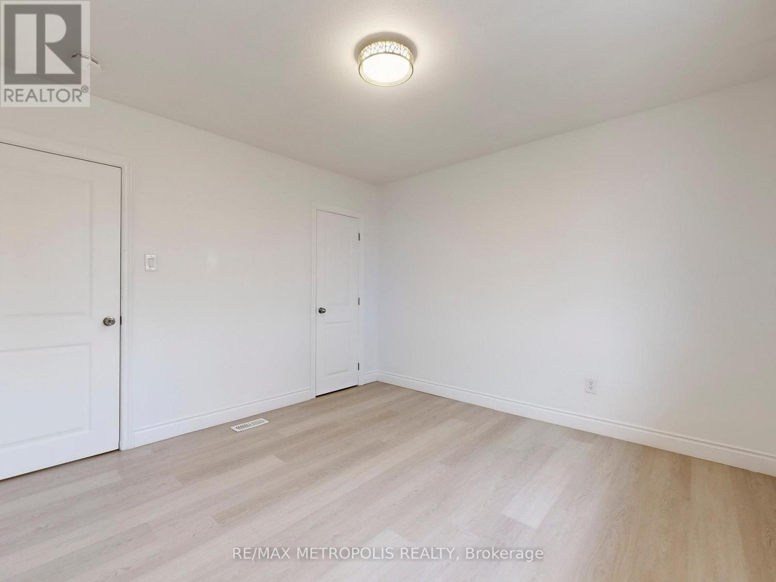 Main - 575 Third Line, Oakville, Ontario L6L 4A8 - Photo 20 - W12468003