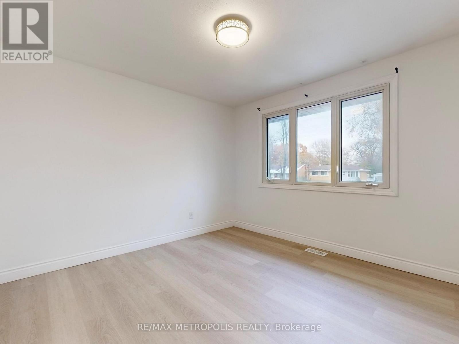 Main - 575 Third Line, Oakville, Ontario L6L 4A8 - Photo 17 - W12468003