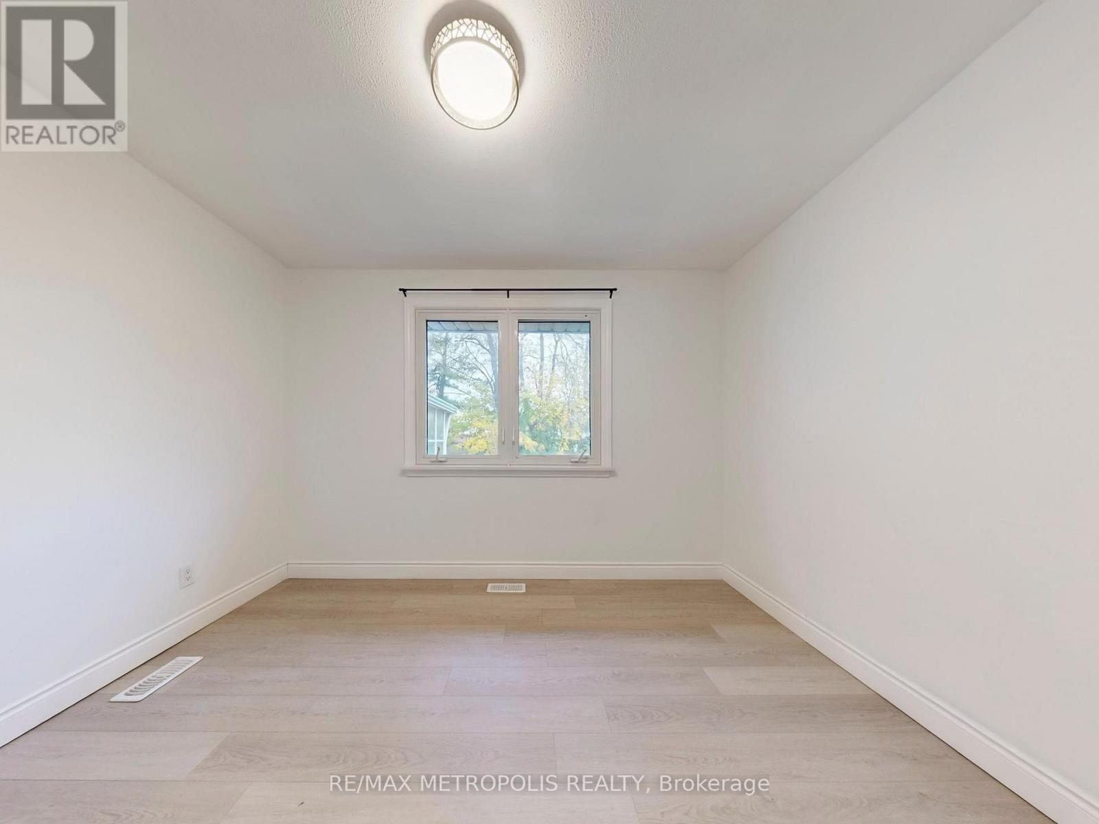 Main - 575 Third Line, Oakville, Ontario L6L 4A8 - Photo 22 - W12468003