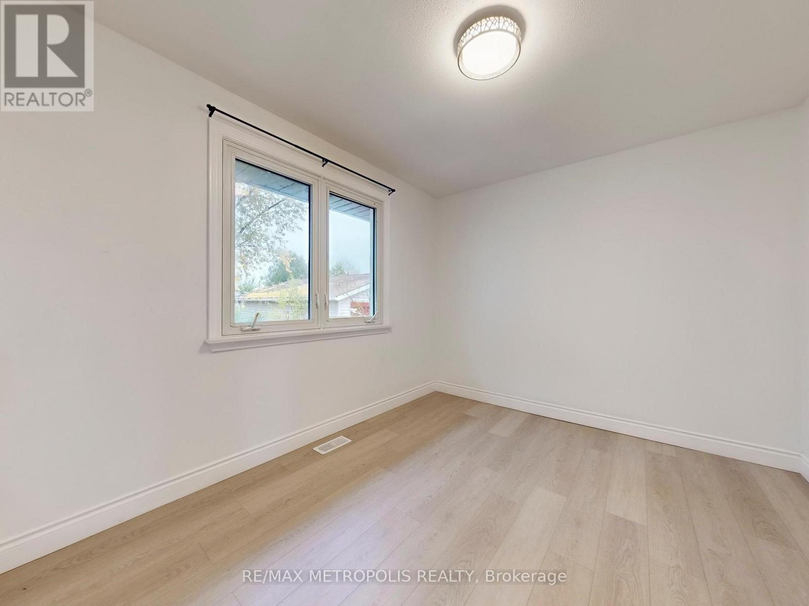 Main - 575 Third Line, Oakville, Ontario L6L 4A8 - Photo 21 - W12468003