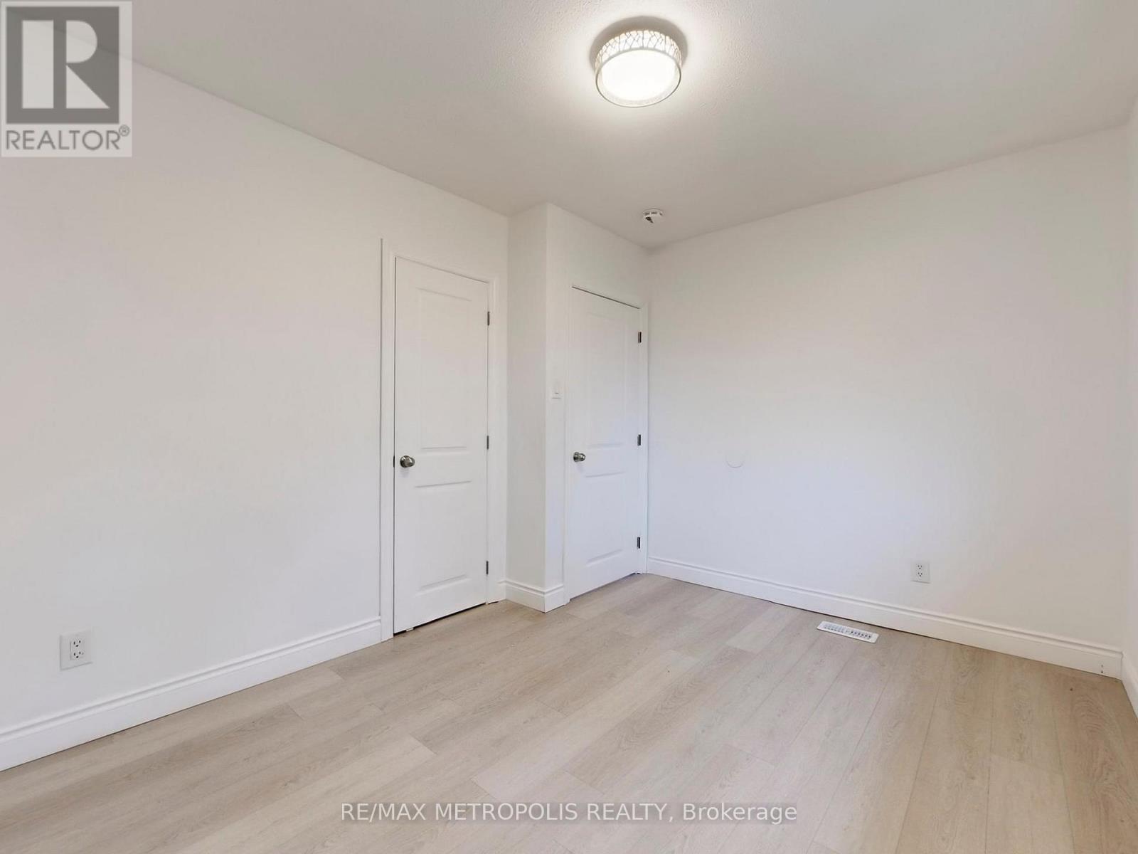 Main - 575 Third Line, Oakville, Ontario L6L 4A8 - Photo 23 - W12468003