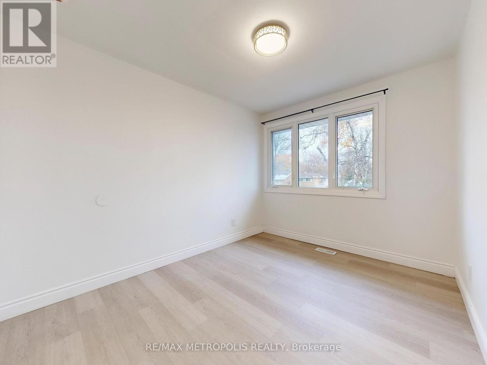 Main - 575 Third Line, Oakville, Ontario L6L 4A8 - Photo 26 - W12468003