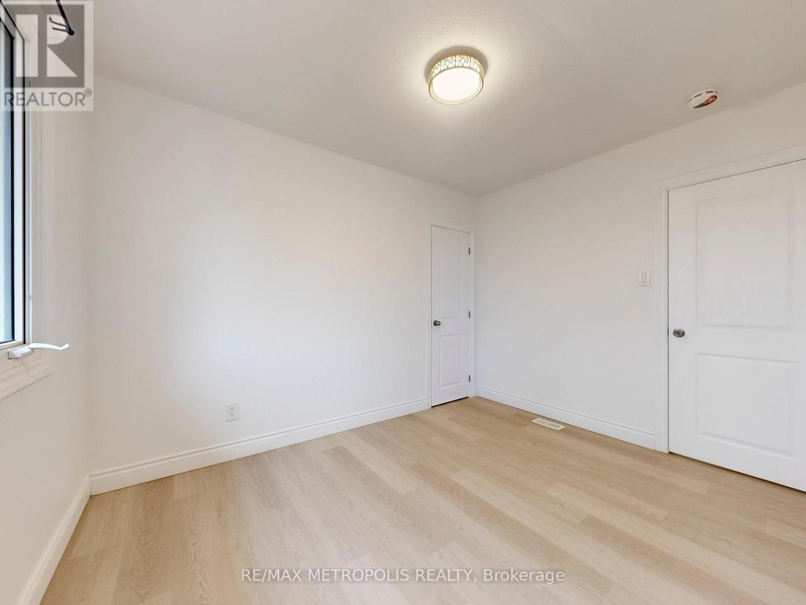 Main - 575 Third Line, Oakville, Ontario L6L 4A8 - Photo 27 - W12468003