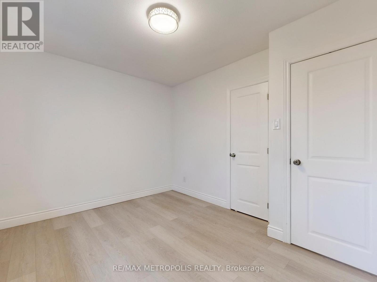 Main - 575 Third Line, Oakville, Ontario L6L 4A8 - Photo 24 - W12468003