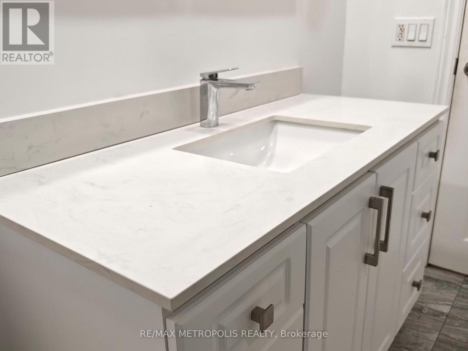 Main - 575 Third Line, Oakville, Ontario L6L 4A8 - Photo 30 - W12468003