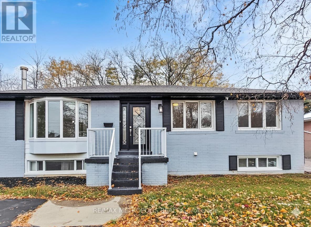 Main - 575 Third Line, Oakville, Ontario L6L 4A8 - Photo 3 - W12468003